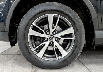 Подержанный автомобиль Toyota RAV4 2019 года (16 фото)