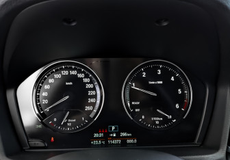 Подержанный автомобиль BMW X1 2022 года (16 фото)