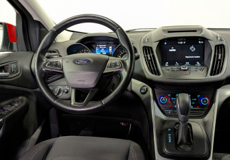 Подержанный автомобиль Ford Kuga 2017 года (28 фото)