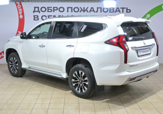 Подержанный автомобиль Mitsubishi Montero Sport 2022 года (6 фото)