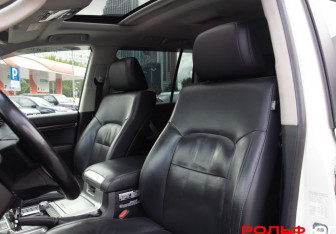 Подержанный автомобиль Toyota Land Cruiser Suv 2021 года (13 фото)