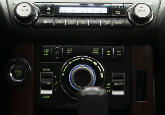 Подержанный автомобиль Toyota Land Cruiser Prado 2016 года (19 фото)