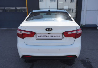 Подержанный автомобиль Kia Rio Sedan 2013 года (6 фото)