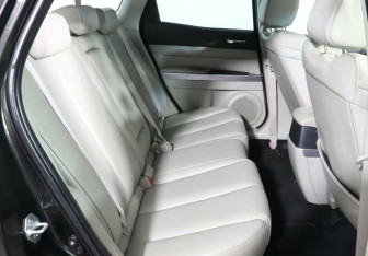 Подержанный автомобиль Mazda CX-7 2011 года (12 фото)