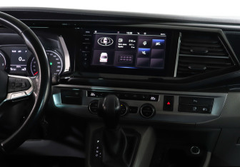 Подержанный автомобиль Volkswagen Caravelle 2021 года (14 фото)