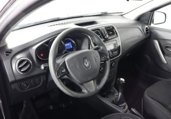 Подержанный автомобиль Renault Logan Sedan 2017 года (5 фото)
