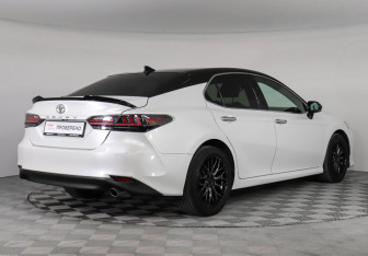 Подержанный автомобиль Toyota Camry Sedan 2018 года (5 фото)