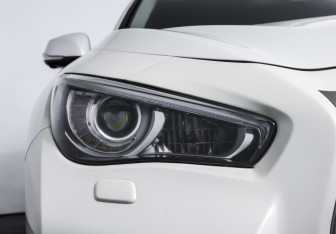 Подержанный автомобиль Infiniti Q50 2016 года (23 фото)