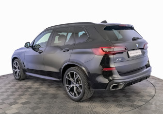 Подержанный автомобиль BMW X5 2021 года (7 фото)