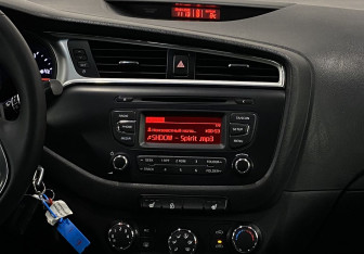 Подержанный автомобиль Kia Ceed Wagon 2018 года (12 фото)