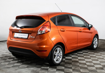 Подержанный автомобиль Ford Fiesta Hatchback 2015 года (5 фото)