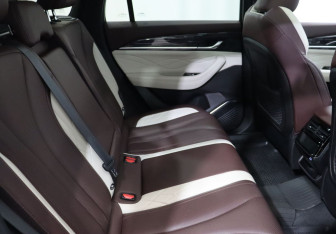 Подержанный автомобиль Geely Monjaro 2023 года (24 фото)