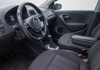 Подержанный автомобиль Volkswagen Polo Sedan 2017 года (10 фото)