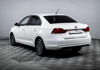 Подержанный автомобиль Volkswagen Santana 2022 года (7 фото)