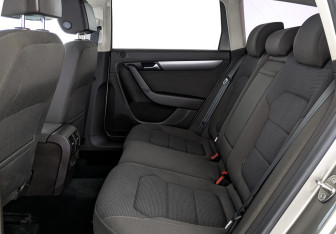 Подержанный автомобиль Volkswagen Passat Wagon 2013 года (18 фото)