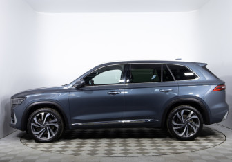 Подержанный автомобиль Geely Monjaro 2023 года (8 фото)