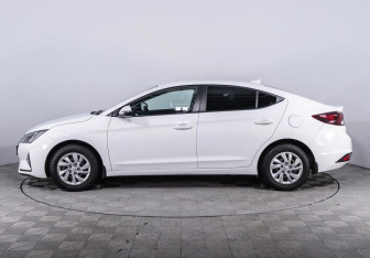 Подержанный автомобиль Hyundai Elantra Sedan 2019 года (3 фото)