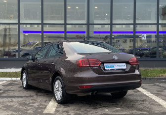 Подержанный автомобиль Volkswagen Jetta Sedan 2014 года (7 фото)