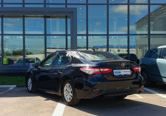 Подержанный автомобиль Toyota Camry Sedan 2018 года (7 фото)
