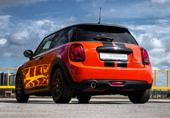 Подержанный автомобиль MINI Hatch 2019 года (13 фото)