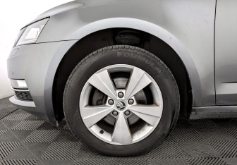 Подержанный автомобиль Skoda Octavia Liftback 2019 года (18 фото)