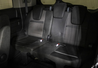 Подержанный автомобиль Honda Stepwgn 2021 года (16 фото)