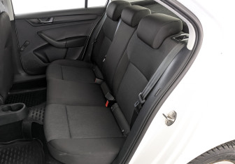 Подержанный автомобиль Skoda Rapid Liftback 2019 года (18 фото)
