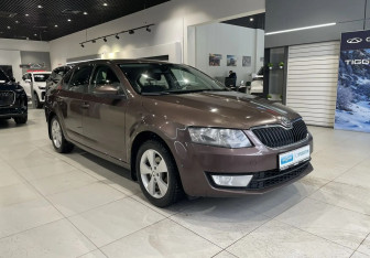 Подержанный автомобиль Skoda Octavia Liftback 2013 года (3 фото)