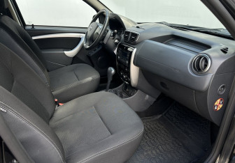 Подержанный автомобиль Nissan Terrano 2015 года (13 фото)