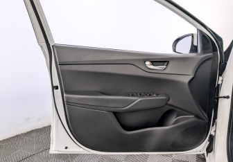 Подержанный автомобиль Hyundai Solaris Sedan 2021 года (19 фото)