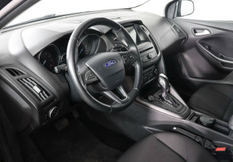 Подержанный автомобиль Ford Focus Hatchback 2019 года (6 фото)
