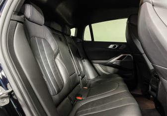 Подержанный автомобиль BMW X6 2021 года (14 фото)