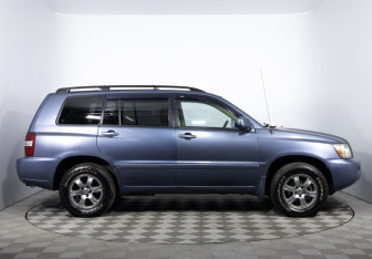Подержанный автомобиль Toyota Highlander 2005 года (4 фото)
