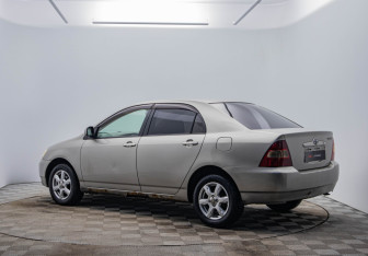 Подержанный автомобиль Toyota Corolla Sedan 2001 года (7 фото)