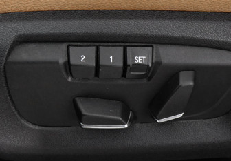 Подержанный автомобиль BMW X6 2015 года (17 фото)