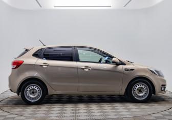 Подержанный автомобиль Kia Rio Hatchback 2015 года (6 фото)