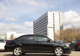 Подержанный автомобиль Toyota Avensis Sedan 2006 года (3 фото)