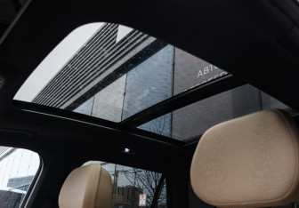 Подержанный автомобиль Geely Monjaro 2025 года (19 фото)