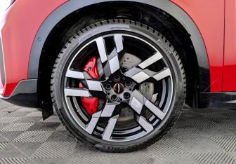 Подержанный автомобиль MINI Countryman 2024 года (14 фото)