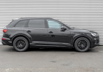 Подержанный автомобиль Audi Q7 2023 года (4 фото)