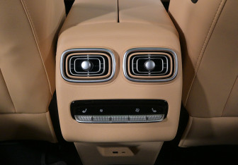 Подержанный автомобиль Jaecoo J8 2024 года (18 фото)