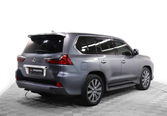 Подержанный автомобиль Lexus LX 2016 года (5 фото)