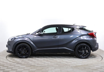 Подержанный автомобиль Toyota C-HR 2019 года (8 фото)