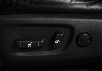 Подержанный автомобиль Toyota Land Cruiser Prado 2010 года (17 фото)