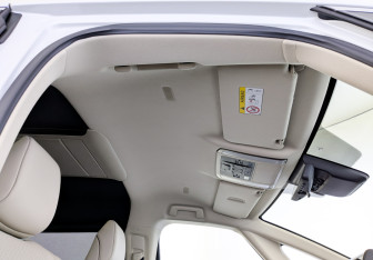 Подержанный автомобиль Toyota Alphard 2024 года (23 фото)
