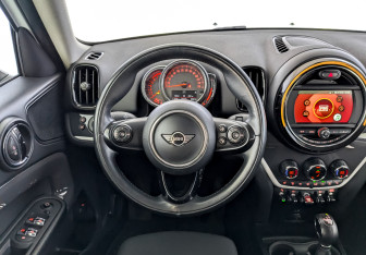 Подержанный автомобиль MINI Countryman 2018 года (21 фото)