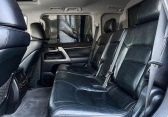 Подержанный автомобиль Toyota Land Cruiser Suv 2012 года (10 фото)