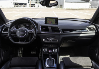 Подержанный автомобиль Audi RS Q3 2014 года (13 фото)