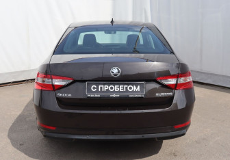 Подержанный автомобиль Skoda Superb Liftback 2015 года (5 фото)