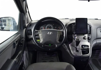 Подержанный автомобиль Hyundai Grand Starex 2011 года (7 фото)